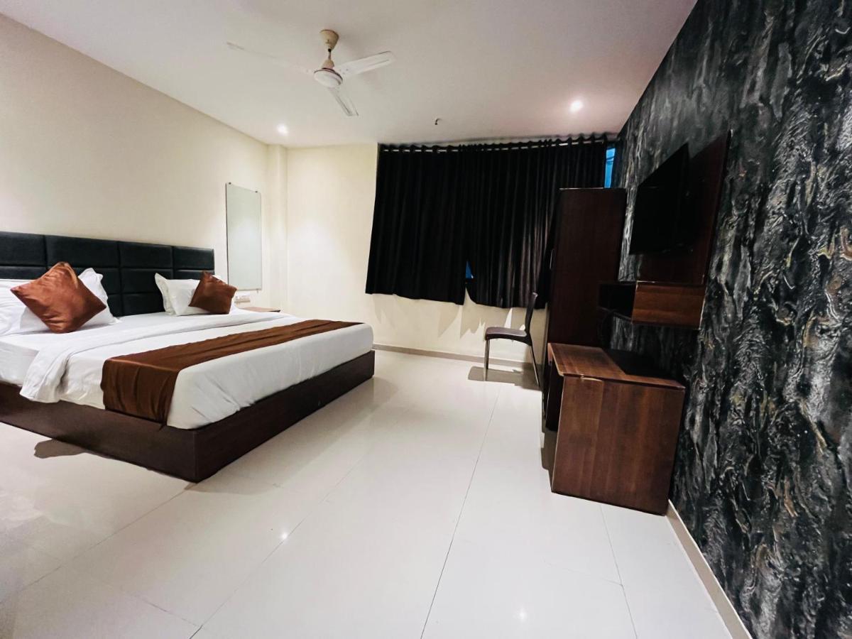 Hotel Nova Vesu Сурат Екстериор снимка