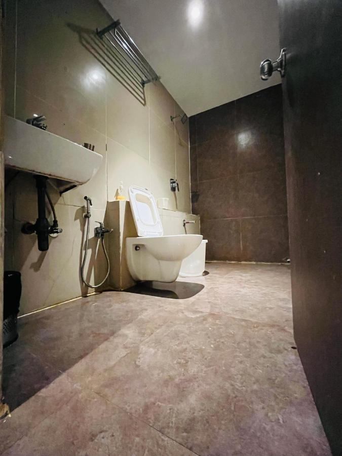 Hotel Nova Vesu Сурат Екстериор снимка