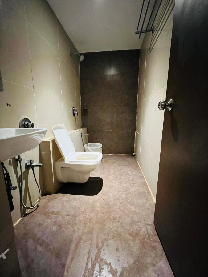 Hotel Nova Vesu Сурат Екстериор снимка